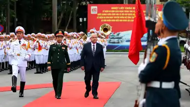 Bakan Güler, Vietnam'da Askeri Törenle Karşılandı